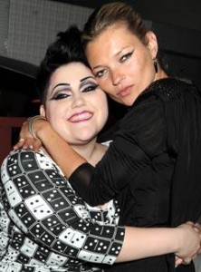 Beth Ditto & Kate Moss hugging